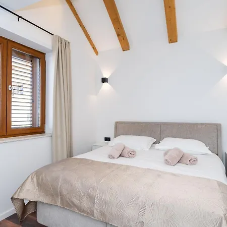 Sunset Cavtat-two Bedroom With Balcony דירה *