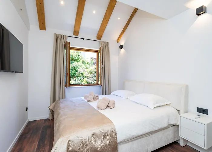 Sunset Cavtat-two Bedroom With Balcony *