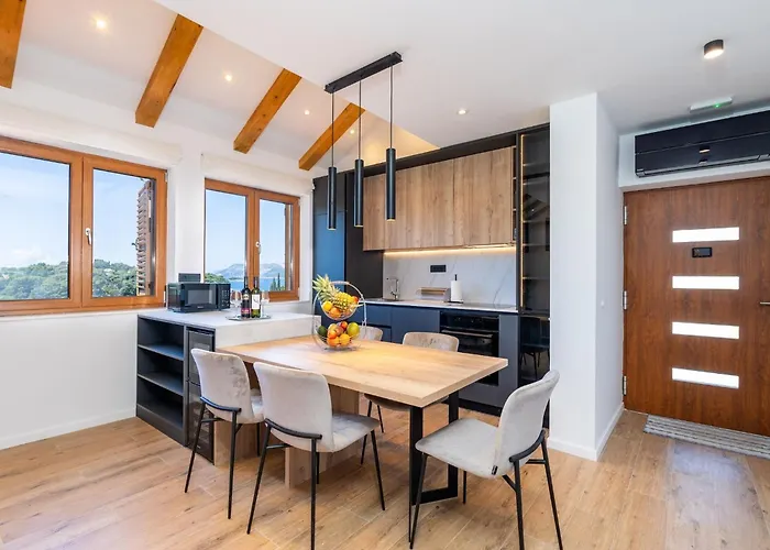 Sunset Cavtat-two Bedroom With Balcony *